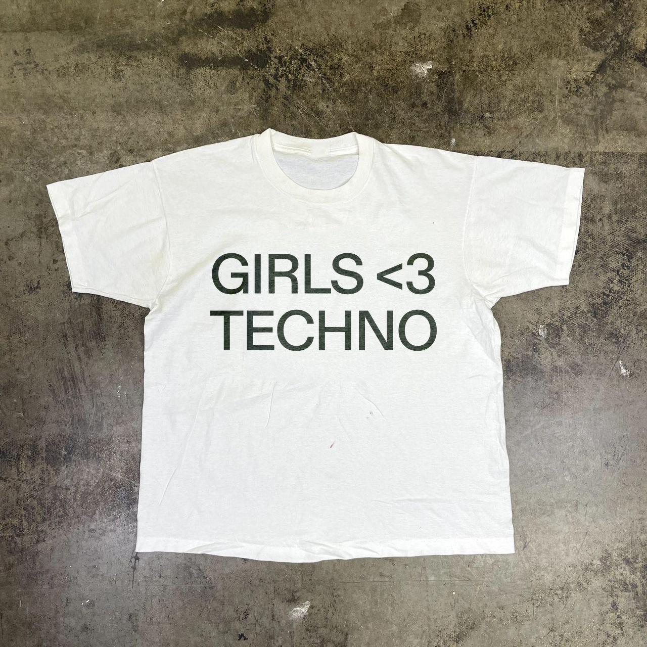 GIRLS <3 TECHNO® T-Shirt