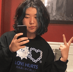 LOVE HURTS 2® Sweatshirt (white, black) - Kikillo Club
